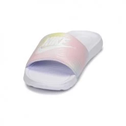 Chaussures Femme Claquettes Nike W NIKE VICTORI ONE SLIDE PRINT Blanc / Multicolore -Mules Soldes2022 20297181 500 C